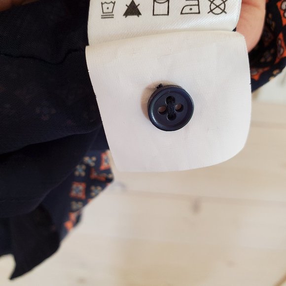 Lined shift dress w/ buttons & flower pattern NWT - Picture 9 of 9